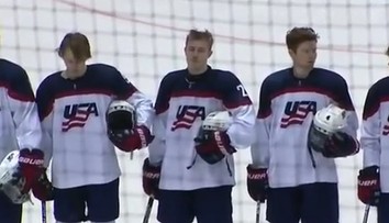 VIDEO: Obrovský trapas. Americkým mladíkom pustili po triumfe slovenskú hymnu