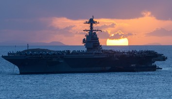 Trump stupňuje tlak na Irán. Na Blízky východ vyslal druhú lietadlovú loď