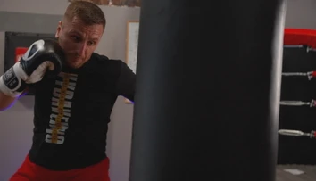 Známy influencer ide prvýkrát do ringu. Kvôli zápasu schudol 23 kíl, najťažšie vraj neboli tréningy