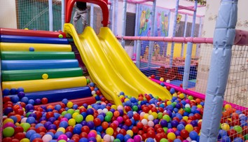 Anastázia (11) skočila z preliezky, potom sa nedokázala pohnúť. Ostatné deti sa ďalej hrali, akoby sa nič nestalo