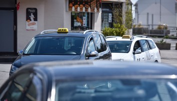 Taxikárska spoločnosť zverejnila bizarnosti, ktoré si ľudia zabudli v autách. Niektoré poriadne prekvapujú