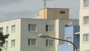 Mladé rodiny utekali z Bratislavy za lacnejším domom. Dnes ich čaká nepríjemné prekvapenie