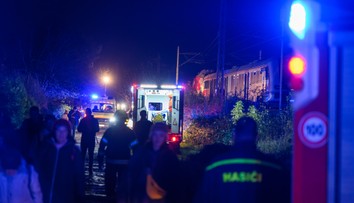 Otrasy mozgu, zlomené končatiny či poranenia hrudníka. Zisťovali sme, aký je stav zranených po zrážke vlakov