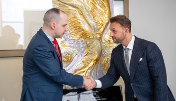 Na policajnom prezídiu sa objavil pamätník venovaný Lučanskému. Dielo má jednu obrovskú chybu