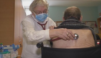Zariadenia pre seniorov nemajú dostatok lekárov