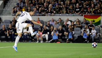 VIDEO: Ibrahimovič strelil hetrik a stanovil nový rekord MLS, gólovo sa presadil aj Rusnák