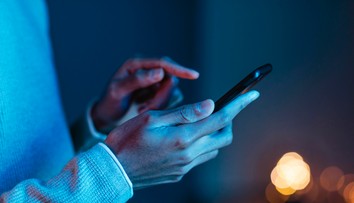 Rusi zarábajú na nechutných videách s popravami zajatcov a znesväcovaním tiel – vrátane močenia a napichovania hláv