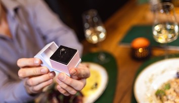 Romantický moment sa zmenil na boj o život: Mladá Češka skolabovala po zásnubách v Grécku