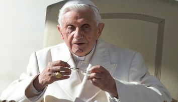 Emeritný pápež Benedikt XVI. sa dožíva 90 rokov