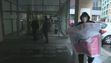 Zákaz zhromažďovania ich neodradil. Odborári prišli protestovať po skupinkách