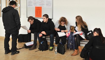 Univerzity prijímajú aj študentov, ktorí by v minulosti pohoreli. Inak by prišli o peniaze