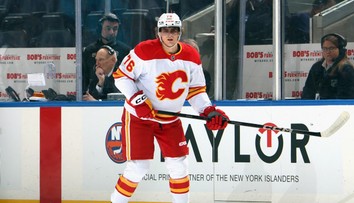 VIDEO: Pospíšil bodom v prestrelke naštartoval Calgary. Nemec s Jersey živí nádej na play off