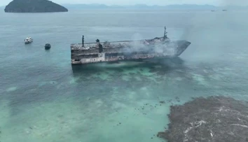 VIDEO: Plavidlo úplne pohltili plamene. Požiar trajektu si vyžiadal najmenej päť obetí