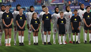 Vojnové zradkyne. Reprezentantky odmietli spievať štátnu hymnu. Po návrate domov im hrozí trest smrti