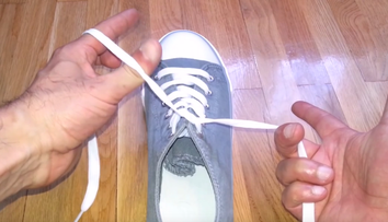 Skvelý trik. Takto si zaviažete šnúrky za 1,5 sekundy