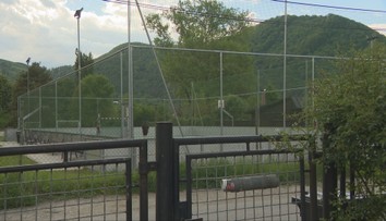 Obyvateľom žilinskej časti pod oknami vybudovali multifunkčné ihrisko. Z obrovského hluku im je do plaču