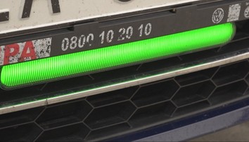 Poslanci schválili novinku na cestách. Na autách sa bude môcť využívať predné brzdové svetlo