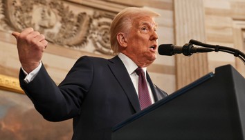 Donald Trump omilostil približne 1500 ľudí obvinených z útoku na Kapitol