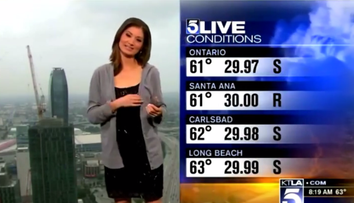 Rosničku obliekli v priamom prenose. Divákom prekážali jej šaty