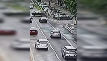 VIDEO: Vodiči neverili vlastným očiam. Auto havarovalo v Bratislave na rovnej ceste