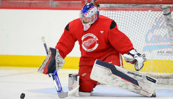 V prípravnom kempe NHL skončil prvý Slovák. Detroit vyškrtol zo súpisky mladého brankára
