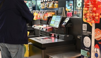 Samoobslužné pokladnice len pre vyvolených? Reťazec od nich odkláňa jednu skupinu zákazníkov