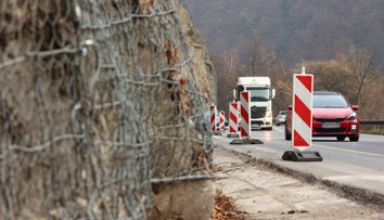 Deň po otvorení tunela Višňové sa začali práce pod Strečnom. Doprava je tam obmedzená