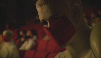 Majú plné hľadisko, a predsa neporušujú nariadenia. Voľné miesta zamlnili v hľadisku figuríny