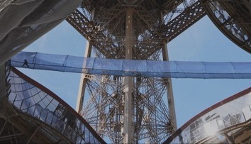 Paríž má novú atrakciu pre milovníkov adrenalínu. Nachádza sa priamo na Eiffelovke