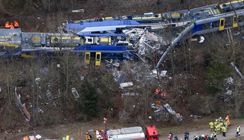 V čase zrážky vlakov v Bavorsku hral výpravca hru na mobilnom telefóne