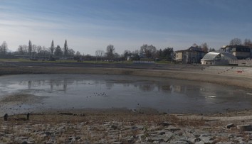 Oravskú priehradu zrejme znečisťujú odpadové vody. Kúpanie môže byť pre niektorých ľudí nebezpečné