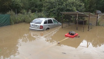 Po lejakoch hrozia povodne. Pre tieto regióny vydal SHMÚ výstrahy