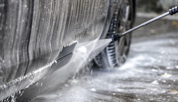 Jedna bežná chyba môže poškodiť lak auta. Robí ju množstvo vodičov