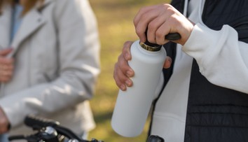 Ako často umývate fľašu na vodu? Môže v nej byť viac baktérií než v miske pre psa