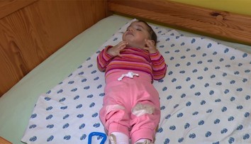 Pohľad, ktorý trhá srdce. Takto vyzerajú deti slovenských narkomaniek