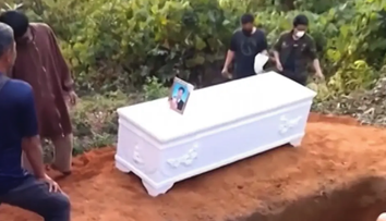 Záchranár toto ešte nezažil. Rodina pochovala brata, ten o pár dní prišiel domov