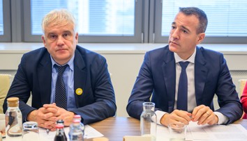 Nebezpečný trend: Deti a tínedžeri sa stávajú terčom radikálov