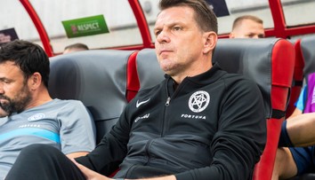 Nedávno trénoval Slovensko, čelil častej kritike. Teraz možno povedie jednu z najväčších krajín sveta