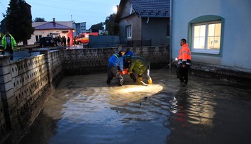 Hrozná spúšť po daždi v Bystranoch: Zaplavilo pivnice, záhrady aj kultúrny dom