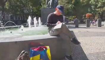 Kasíno ho pripravilo o všetko. Vysokoškolák skončil na ulici, na dne objavil talent na písanie