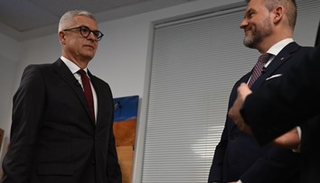 Všetky prieskumy sa zhodujú. Až na jeden, ktorý ukázal prstom na jasného favorita (+ súhrn)