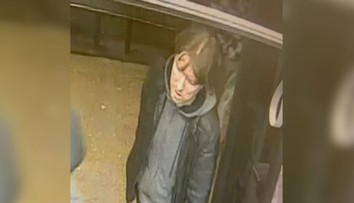 VIDEO: Nastúpil a nastriekal vodičovi autobusu do očí slzný sprej. Teraz po ňom pátra polícia