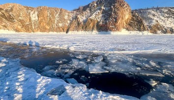 Autobus s turistami zmizol pod ľadom. Tragédia si vyžiadala sedem životov