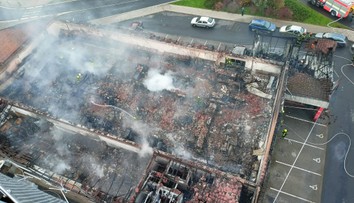 VIDEO: Mladý Čech chcel vyslobodiť zapadnutý telefón zapaľovačom, zhorel celý supermarket