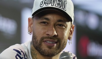 Zase to spravil? Neymar sa nechal vystriedať pre zranenie, o pár hodín ho videli na karnevale v Riu