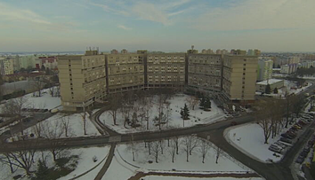 Slušní obyvatelia sa nevzdali: Neslávny bratislavský Pentagon zmenili na bezpečnostnú pevnosť