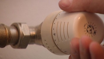 Teplá zima by mohla priniesť preplatky za kúrenie. Kedy ich môžete čakať?