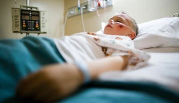 Chlapec (11) prehltol petardy. Výzva od kamarátov ho dostala do nemocnice