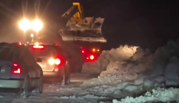 VIDEO: Stráne pod Tatrami sú odrezané od sveta. Niektorí vodiči boli v autách uväznení osem hodín