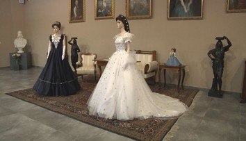 Krajčír z Michaloviec ušil repliku legendárnych šiat cisárovnej Sissi